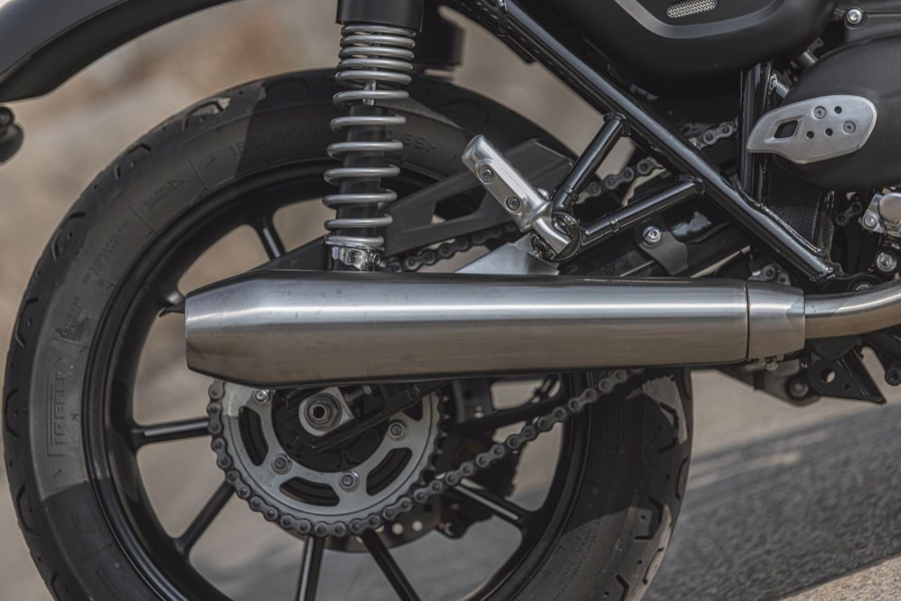 Moto Guzzi V7 Centenario e Triumph Street Twin: questione di PEDIGREE